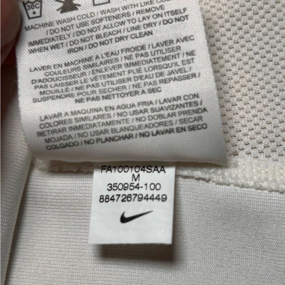 Nike Women's Dri-FIT V-neck Athletic Tee Medium‎
